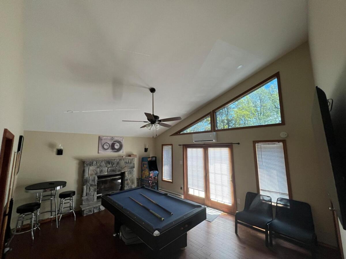 Holiday home Poconos Getaway Relax W Sauna, Game Rm & Fire Pit
