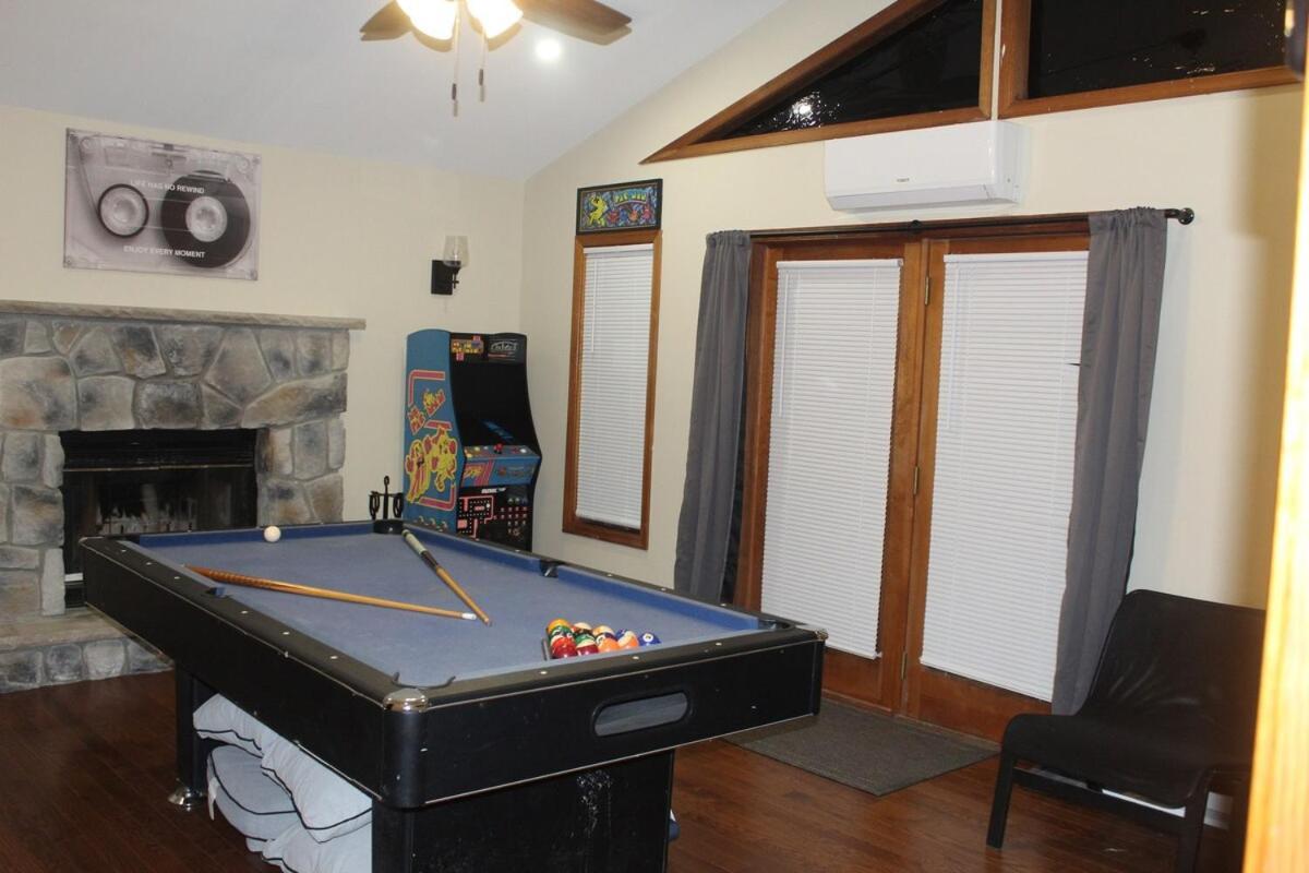 Holiday home Poconos Getaway Relax W Sauna, Game Rm & Fire Pit
