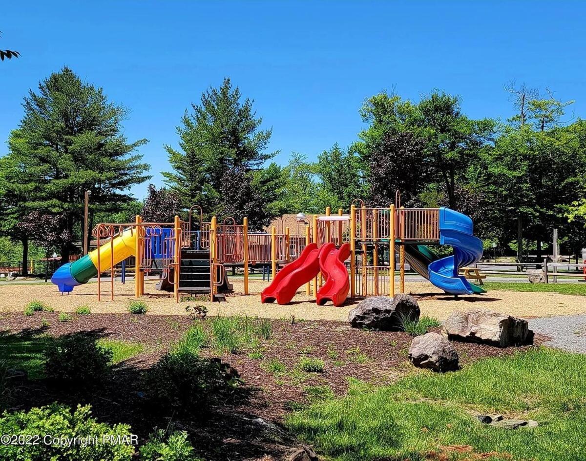 Holiday home Poconos Getaway Relax W Sauna, Game Rm & Fire Pit *